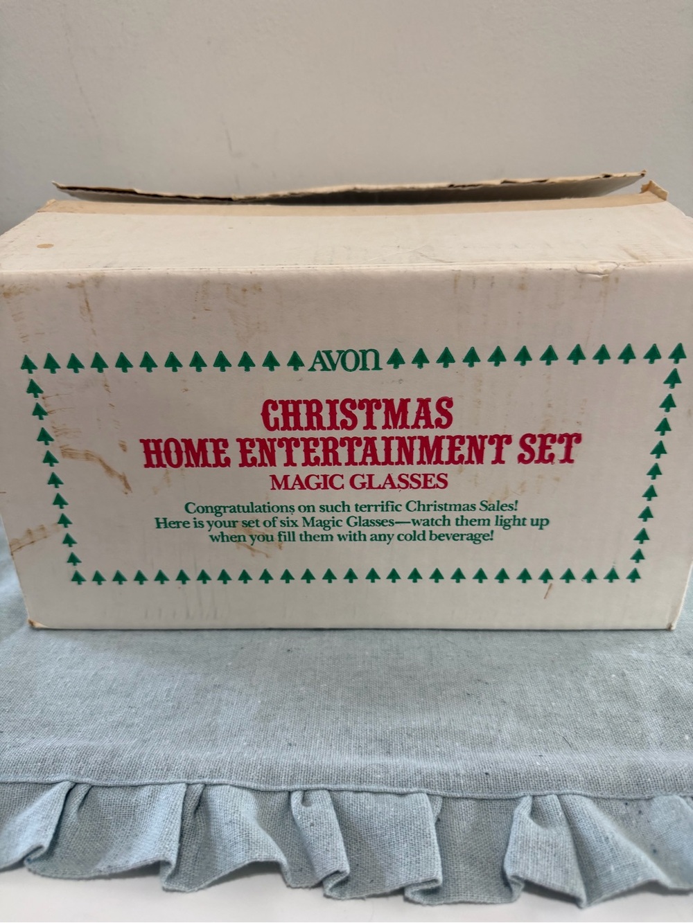 Avon Christmas Home Entertainment Set Box - White, Green, Red